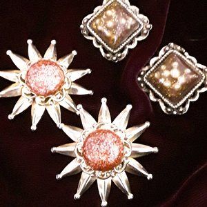 Pair 1960s  Funky Quasar and Square Thermoset Earrings **CLIPS***